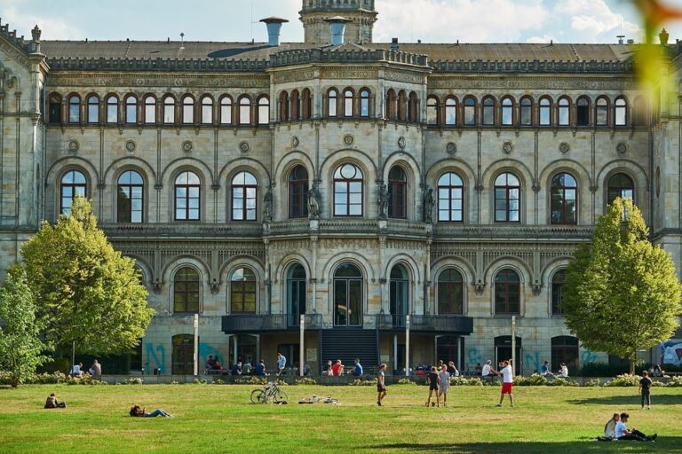 Sekilas Tentang Universitas Diponegoro: Sejarah, Fasilitas, dan Prestasi