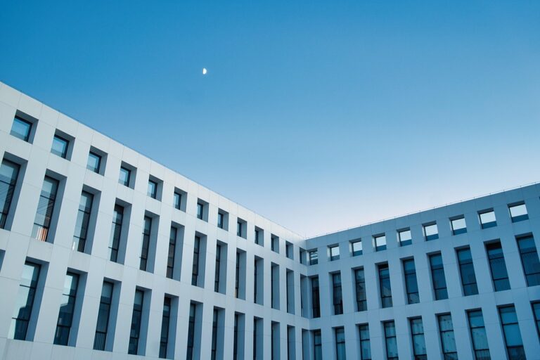 Universitas Batanghari adalah salah satu perguruan tinggi yang terletak di Provinsi Jambi, Indonesia. Universitas ini memiliki visi untuk menjadi pusat pendidikan unggulan di Jambi yang mampu menghasilkan lulusan yang berkualitas dan berdaya saing tinggi.